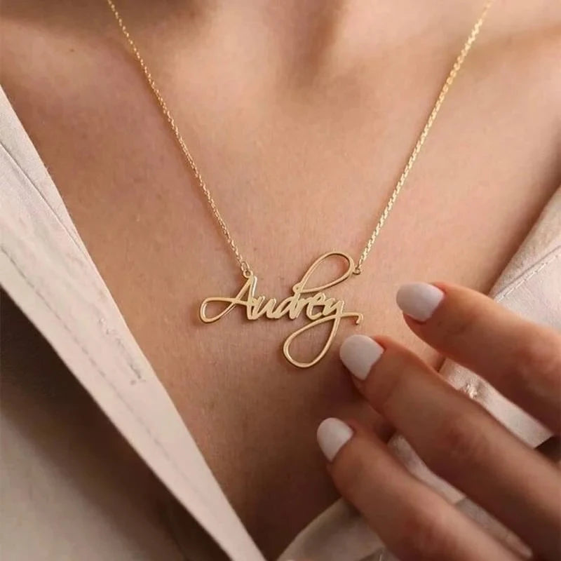 Amor en Letras: Collar personalizado con nombre